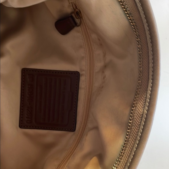 Elegant Cream Shoulder Bag - Picture 4 of 7